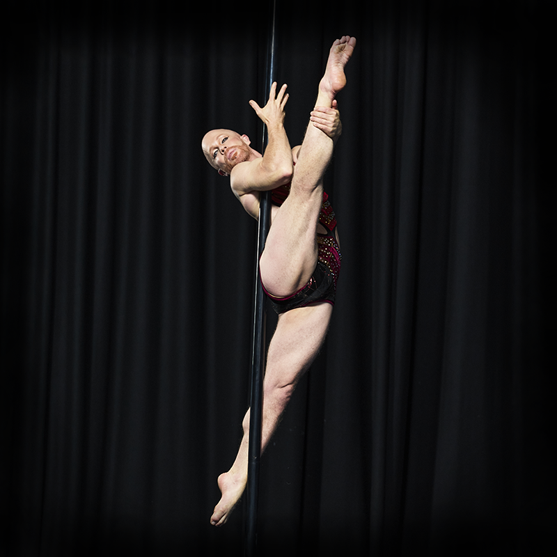 Aerial pose splits pose